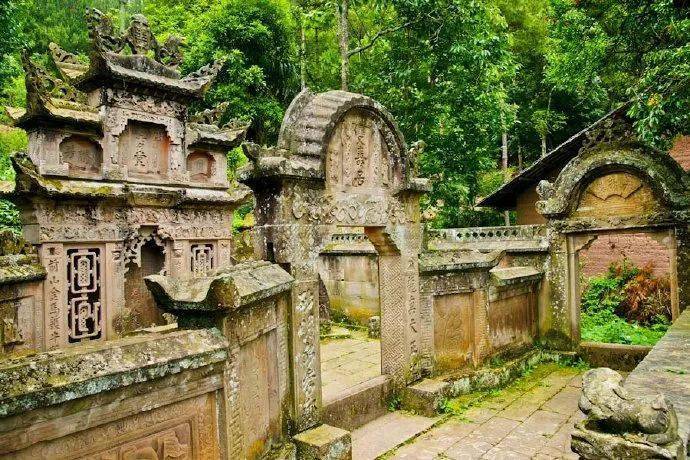 重磅利川鱼木寨周边发现多个古墓群