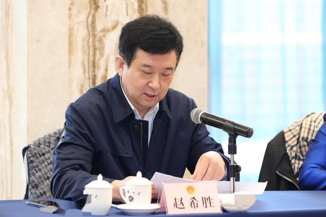 全市人大常委会主任座谈会召开