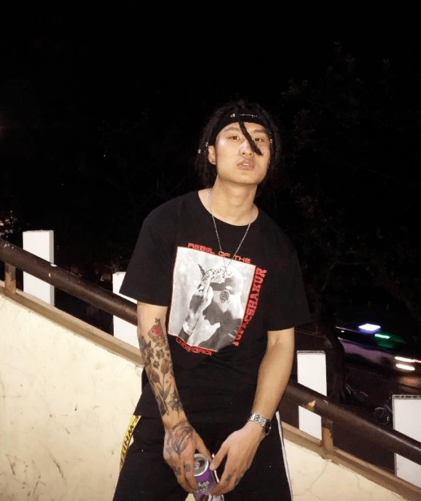 buzzy因龙崎事件被人diss!网友:"早该有人diss这个双标狗了"!