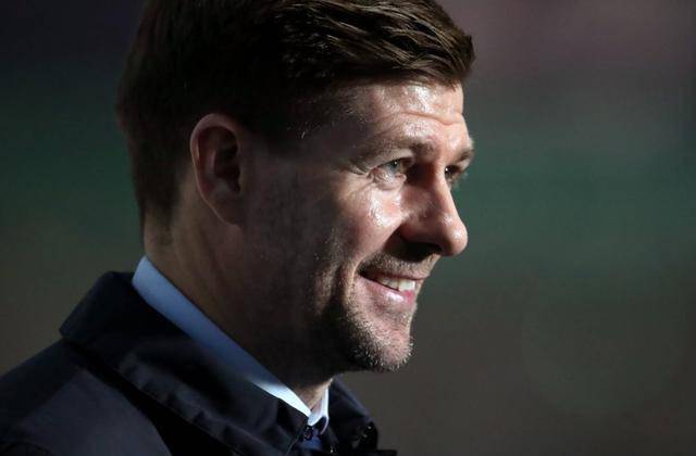 终圆联赛冠军遗憾教练杰拉德抚慰球员杰拉德