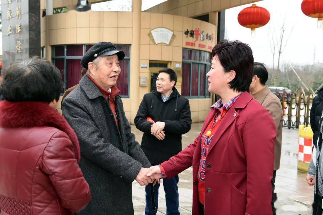 金华实验中学党总支书记,校长俞秀玲为大家梳理了学校