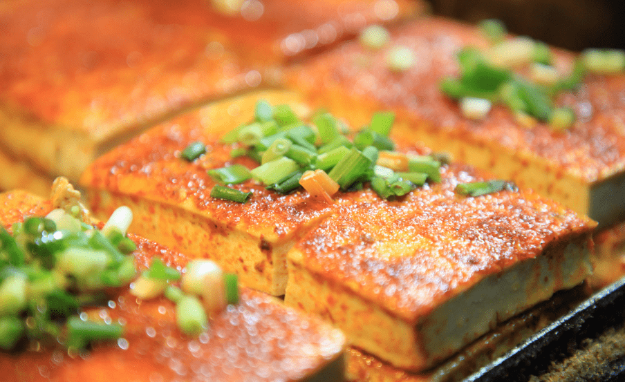 河南50岁大妈把豆腐做成小吃看着流口水有人老远来拜师被拒