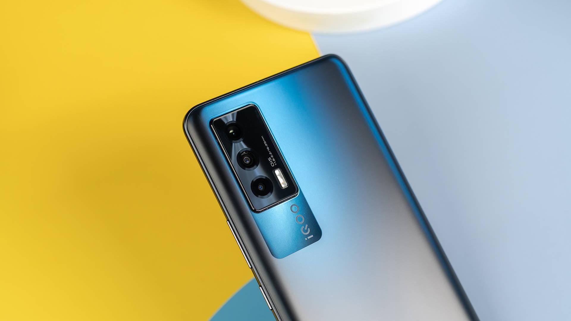 劲猛出击双芯旗舰iqooneo5图赏