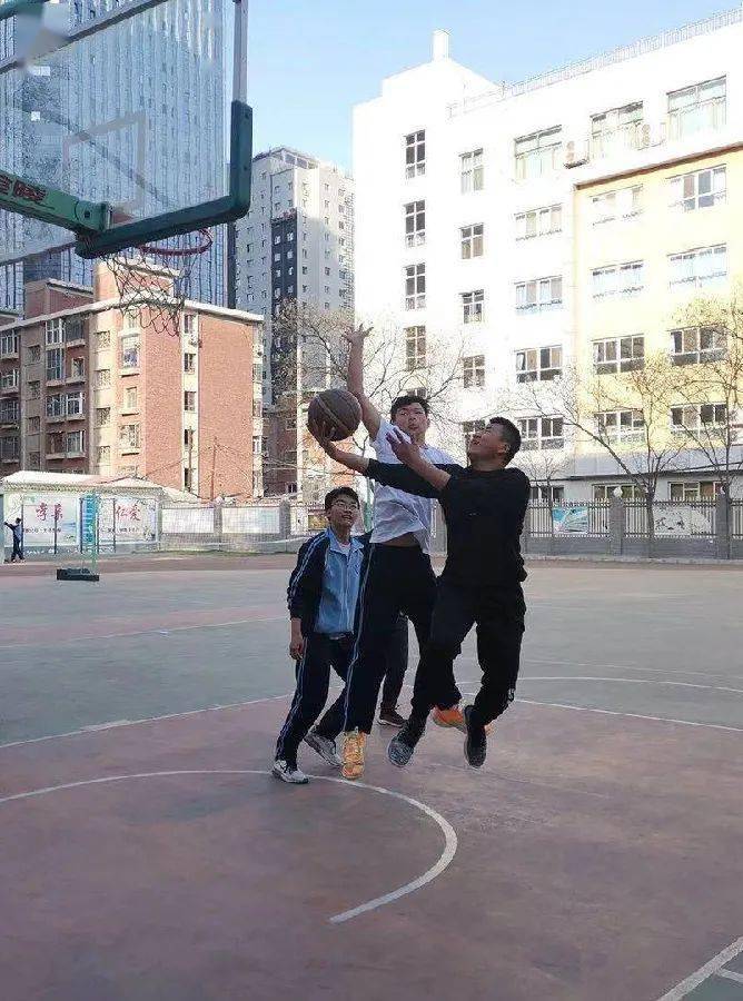 学校动态兰州市第五十六中学教师体育课侧记