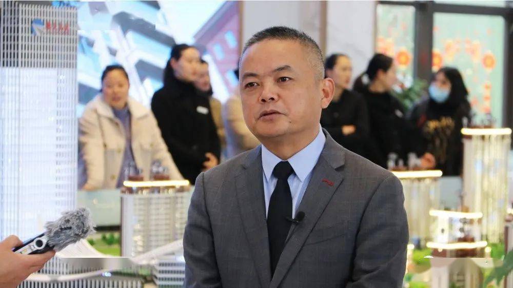 昭通高速凤凰广场项目指挥长 刘刚整个项目占地是245亩,其中商业区