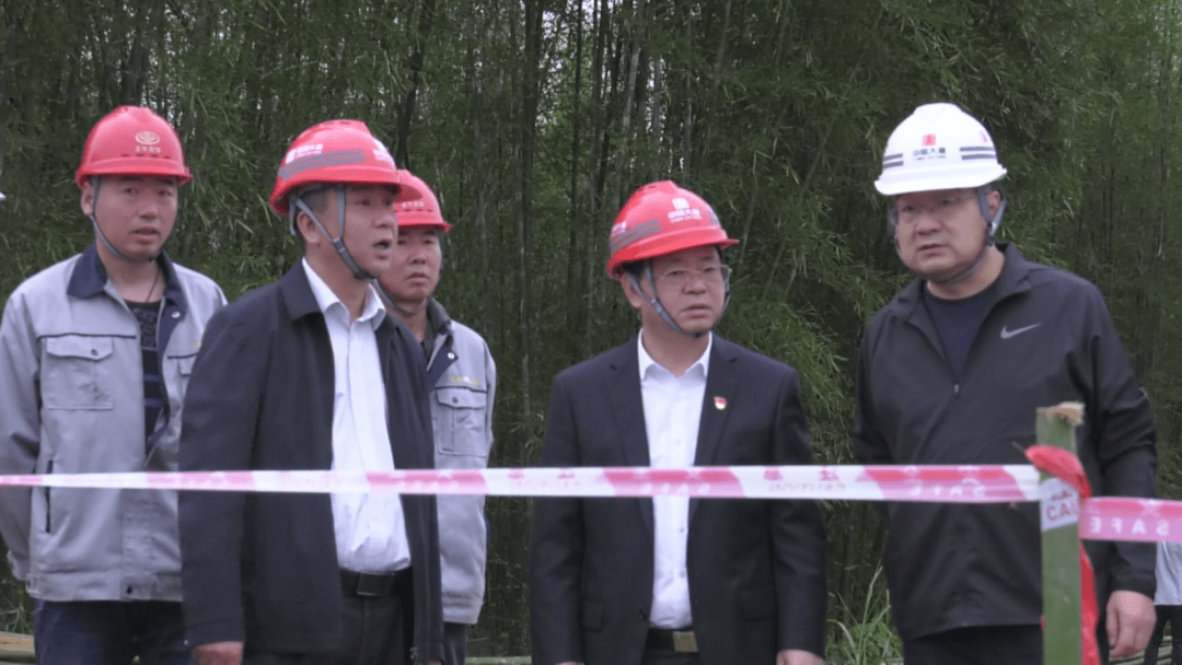 3月15号下午,县委副书记,县长周小明到董塘镇召开重点项目调度会.