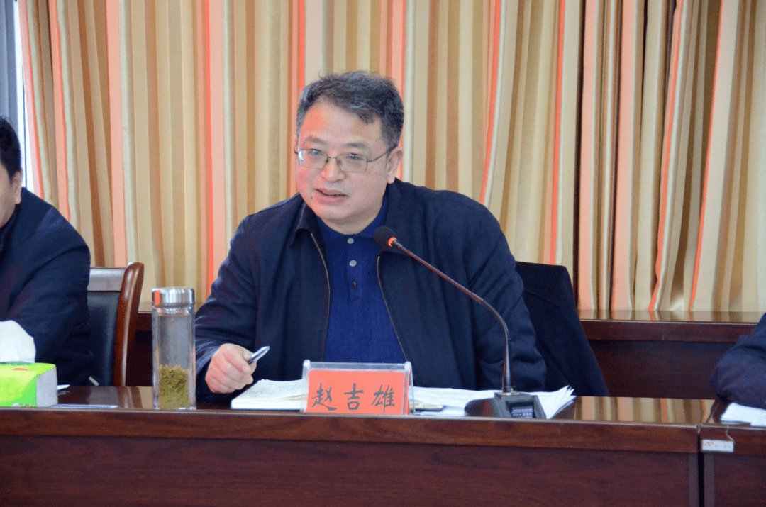 县人大常委会主任田大甲,县领导唐祖红,覃宏明,周近