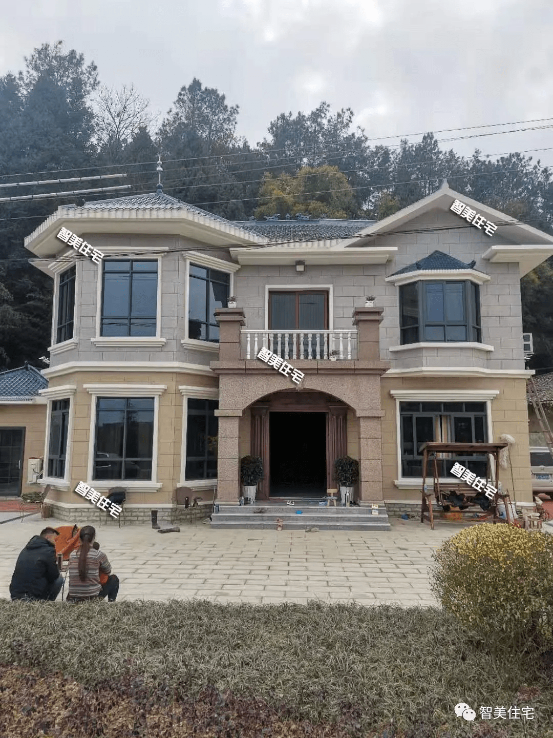 25万小别墅已完工内有挑空客厅建新房最高兴的是父母和孩子