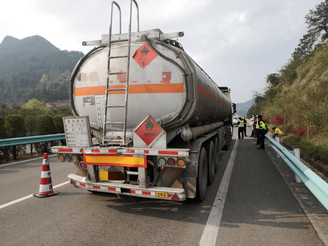 如何快速清洗油罐车 26dc4584ce2a4216a35455d4b20fb084.png