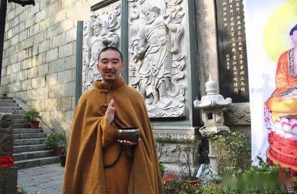 各寺庙都善待云游僧,与本寺僧众同食,不见外.