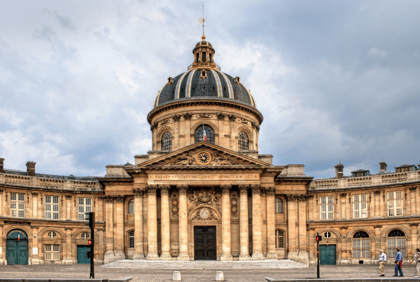 在过去的三个世纪中,巴黎久负盛名的法兰西学院(academie francaise)