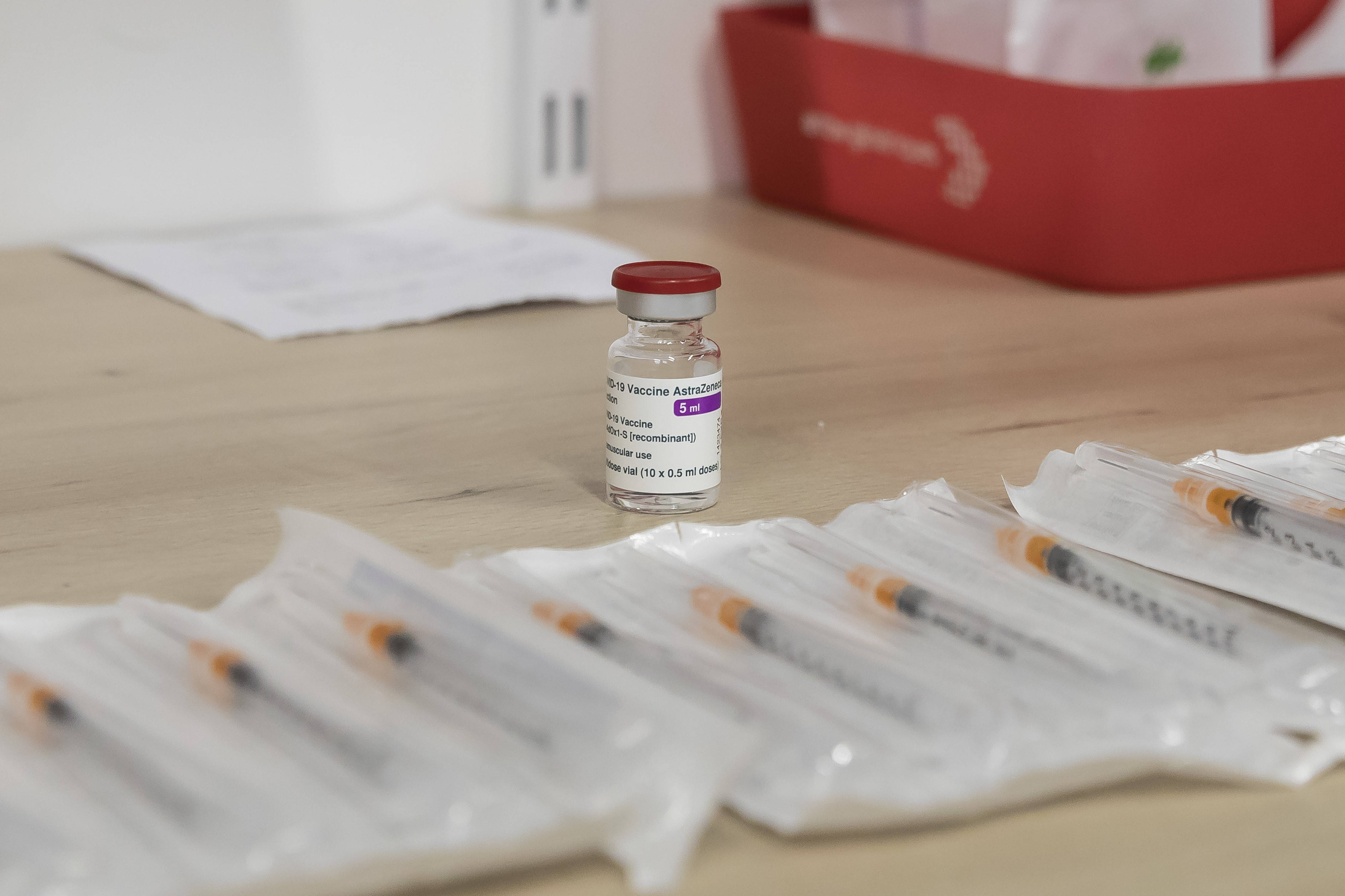 法国恢复接种阿斯利康新冠疫苗