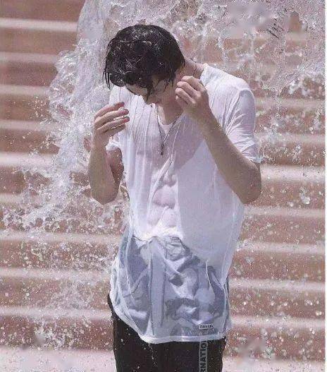 内娱腹肌谁最可一场由龚俊引发的肉体大战