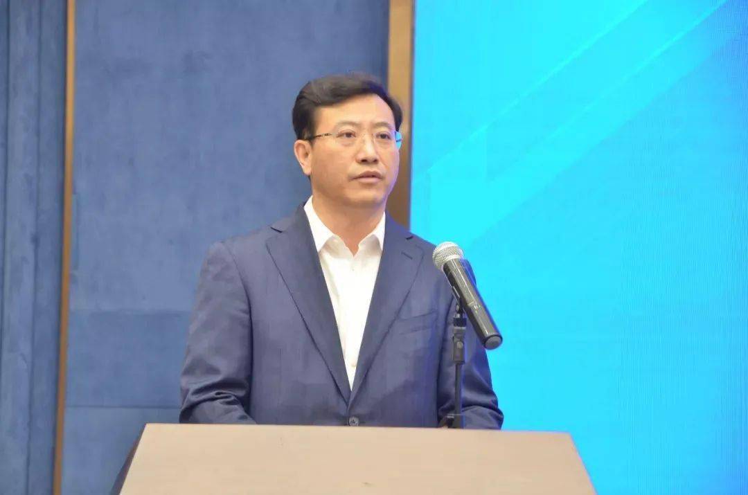 仪式上,杜尚武向各位嘉宾详细介绍了广汉及德阳高新区的区位优势,历史