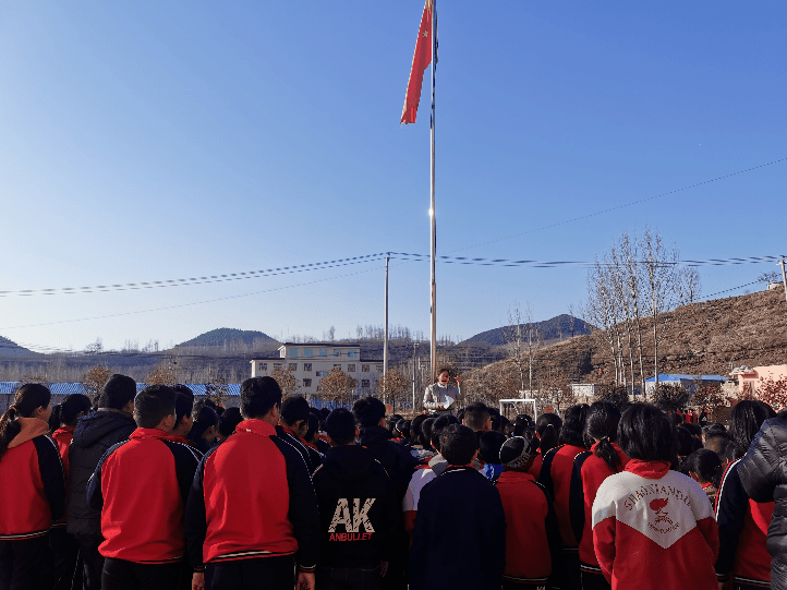 3月22日,芍药山莲花联小举办了"世界水日"系列活动,倡导同学们从今天