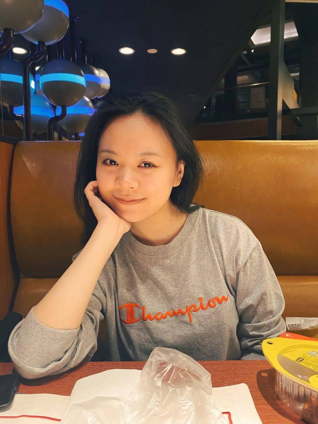 娜米萨跟所有年轻的小姑娘一样,开朗,活泼,爱笑