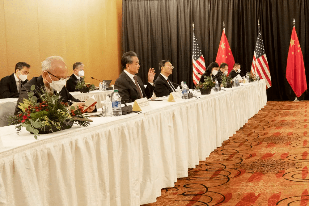 中国和乌兹别克斯坦外长战略对话在塔什干举行