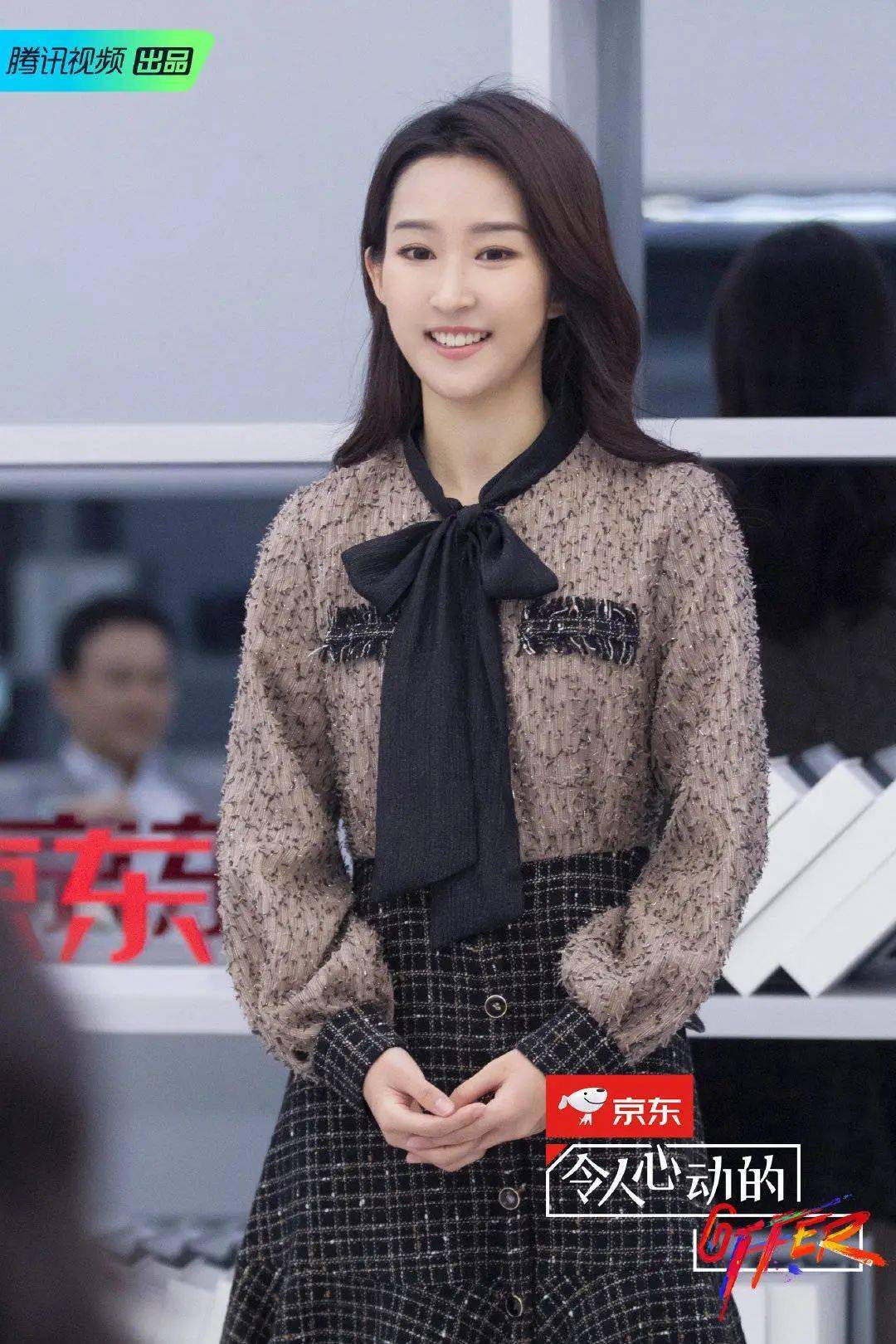 谁说职场只能ol风?允儿,秋怡的百变造型你也可以拥有