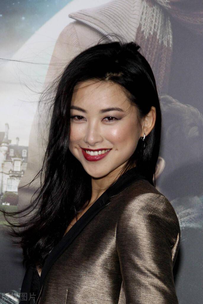 37岁的女神朱珠带有着迷人的气质