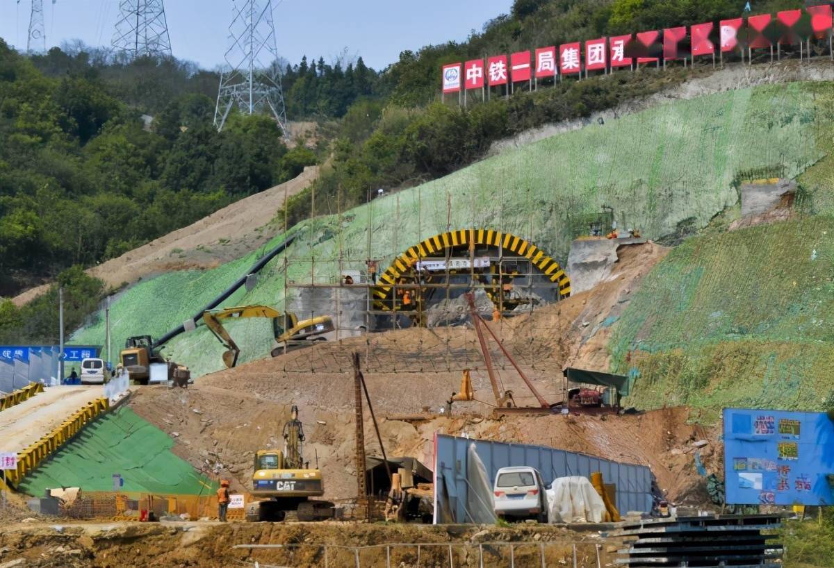 「一防两不停 确保开门红」金州隧道全面开挖建设
