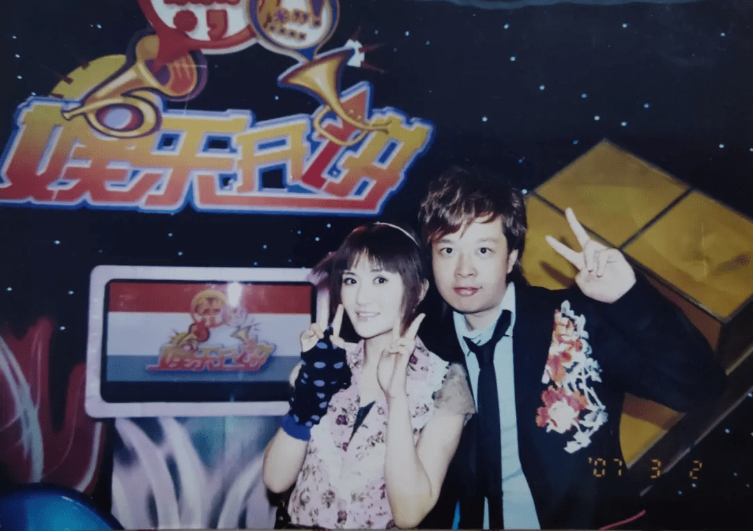 1998年,巴晓光主持了东南卫视音乐节目《非常音乐》,随后担任娱乐资讯