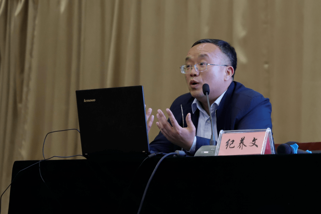 "学民法典,为幸福生活保驾护航"法治讲座在山东省济钢高级中学体育馆