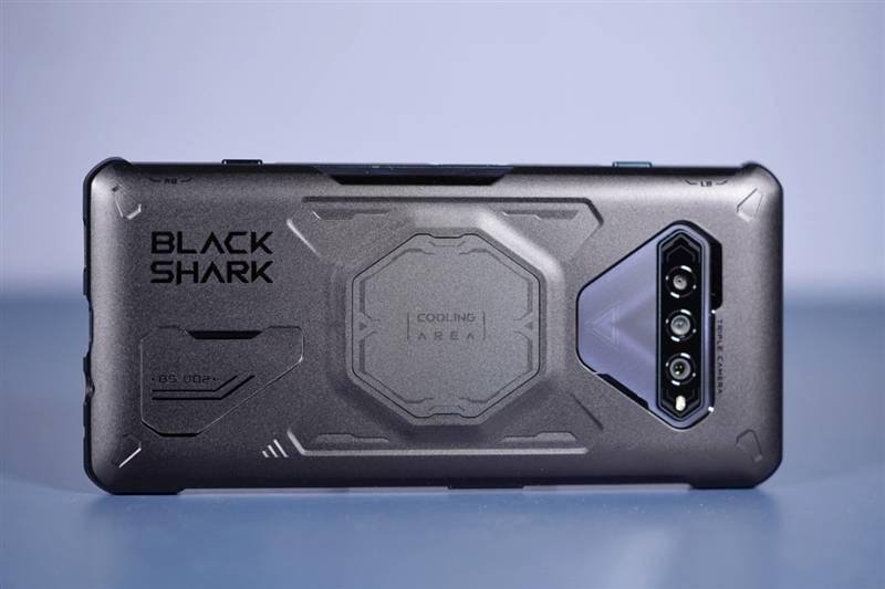 自带“固态”速度直逼3Gbps！黑鲨4 Pro评测