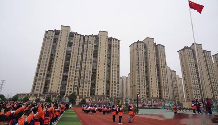 六安市解放路第三小学举行"珍爱生命远离毒品"主题升旗仪式