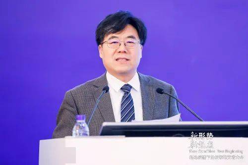 华山医院感染科主任张文宏教授,中华预防医学会副会长兼秘书长梁晓峰