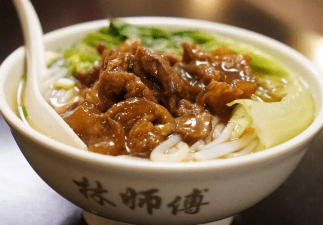 广州这家没有什么名气的小店牛腩粉14蚊一碗全靠邻居们力撑