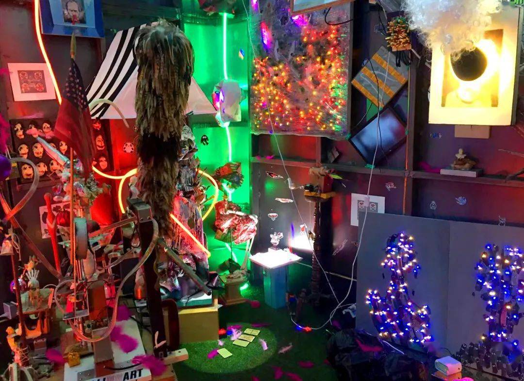 中国的艺术家们,才是最会用霓虹灯的!