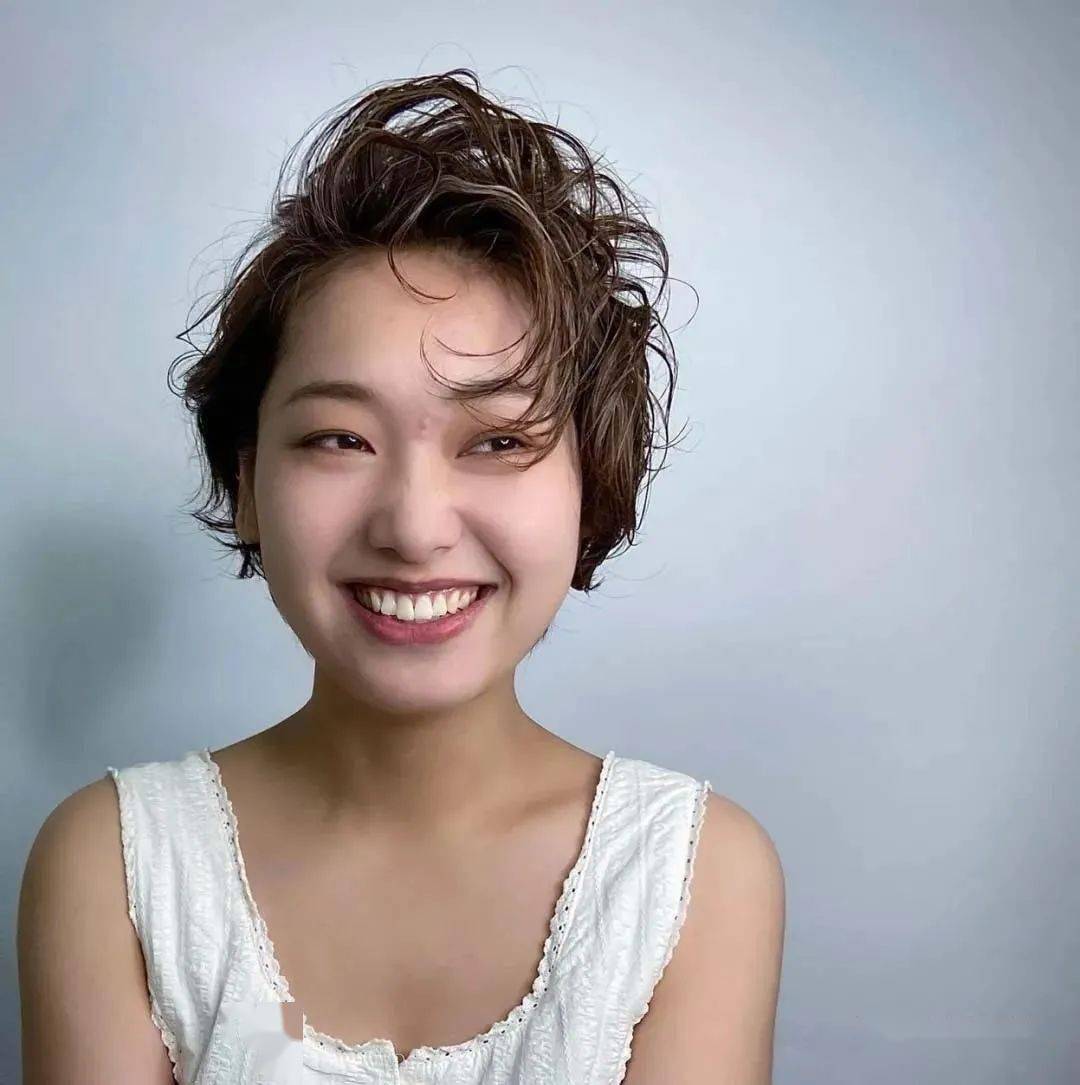 2021年流行 "精致烫"_发型