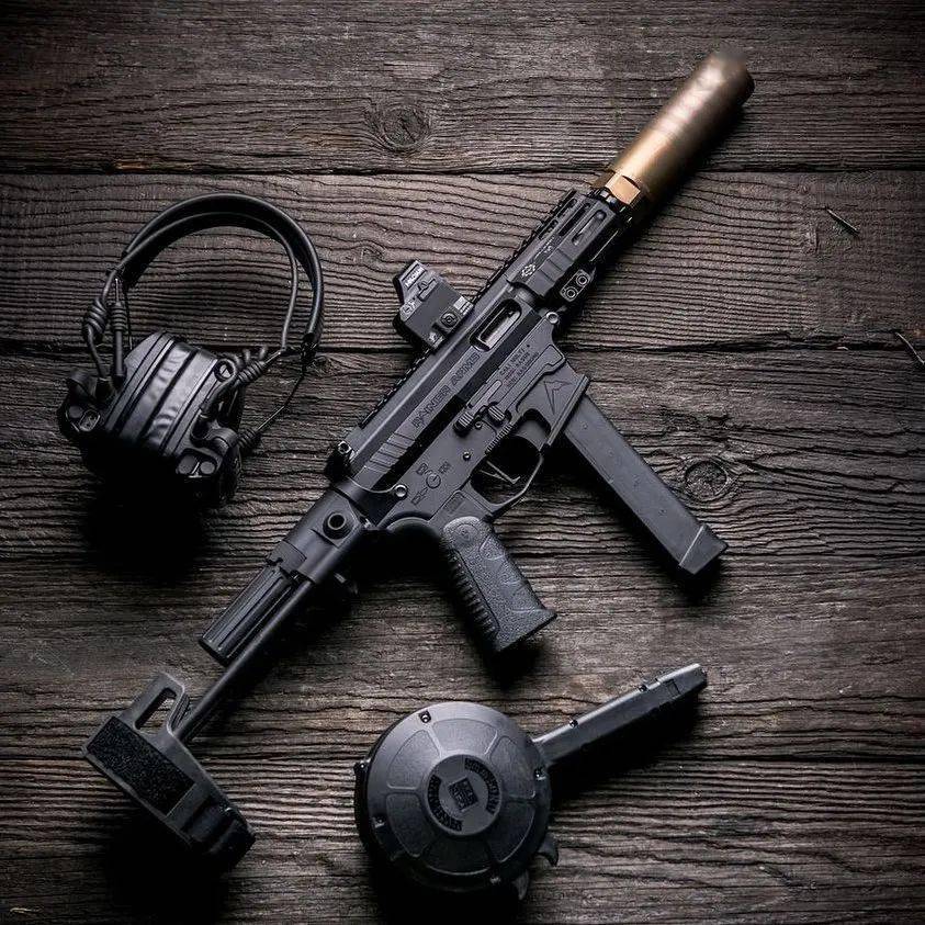 【暴躁老哥如何保持稳定输出】kci公司弹匣弹鼓美图