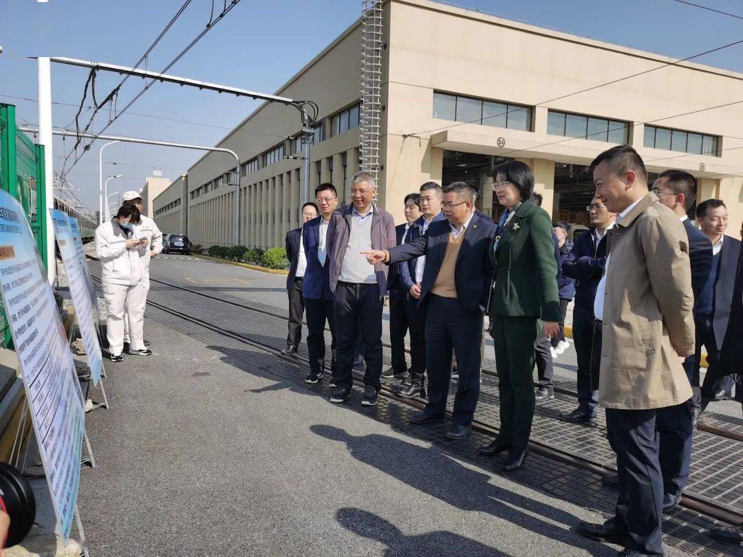 杰,浦镇公司党委书记,董事长李定南,江苏经纬董事长马建锋等参加活动
