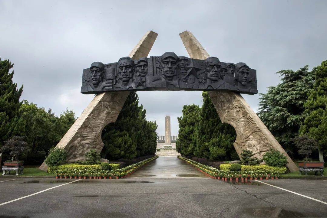 除了大家熟知的高桥烈士陵园,川沙烈士陵园,南汇烈士陵园外,还有盐仓