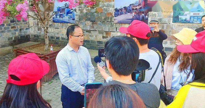 市文旅体局局长伍建强就我市文化和旅游推介接受媒体采访.
