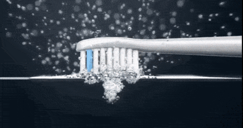 刷牙懒看牙贵电动牙刷了解一下