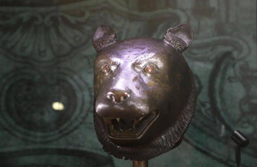 虎首铜像▼牛首铜像▼走进展区,首先映入眼帘的是一字排开的圆明园牛