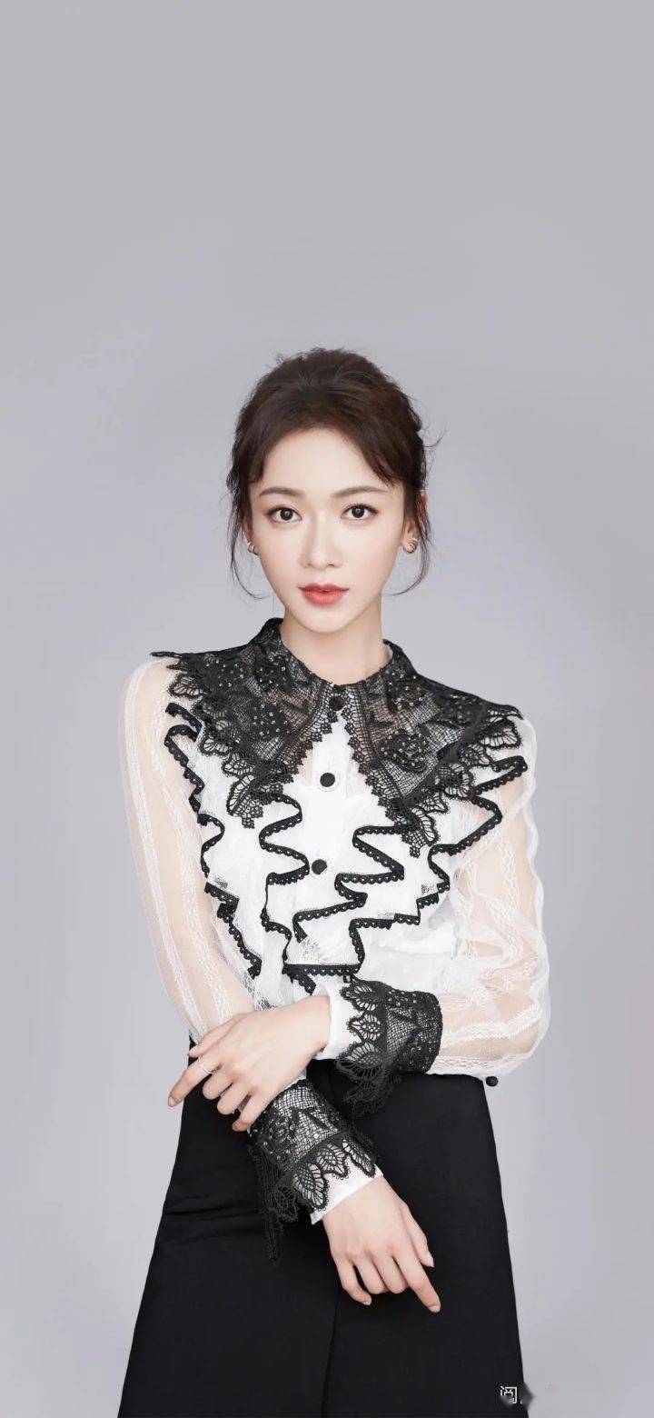 ins有哪些明星值得关注 e081220c5216462ab1c0d0cdc852736c.jpeg