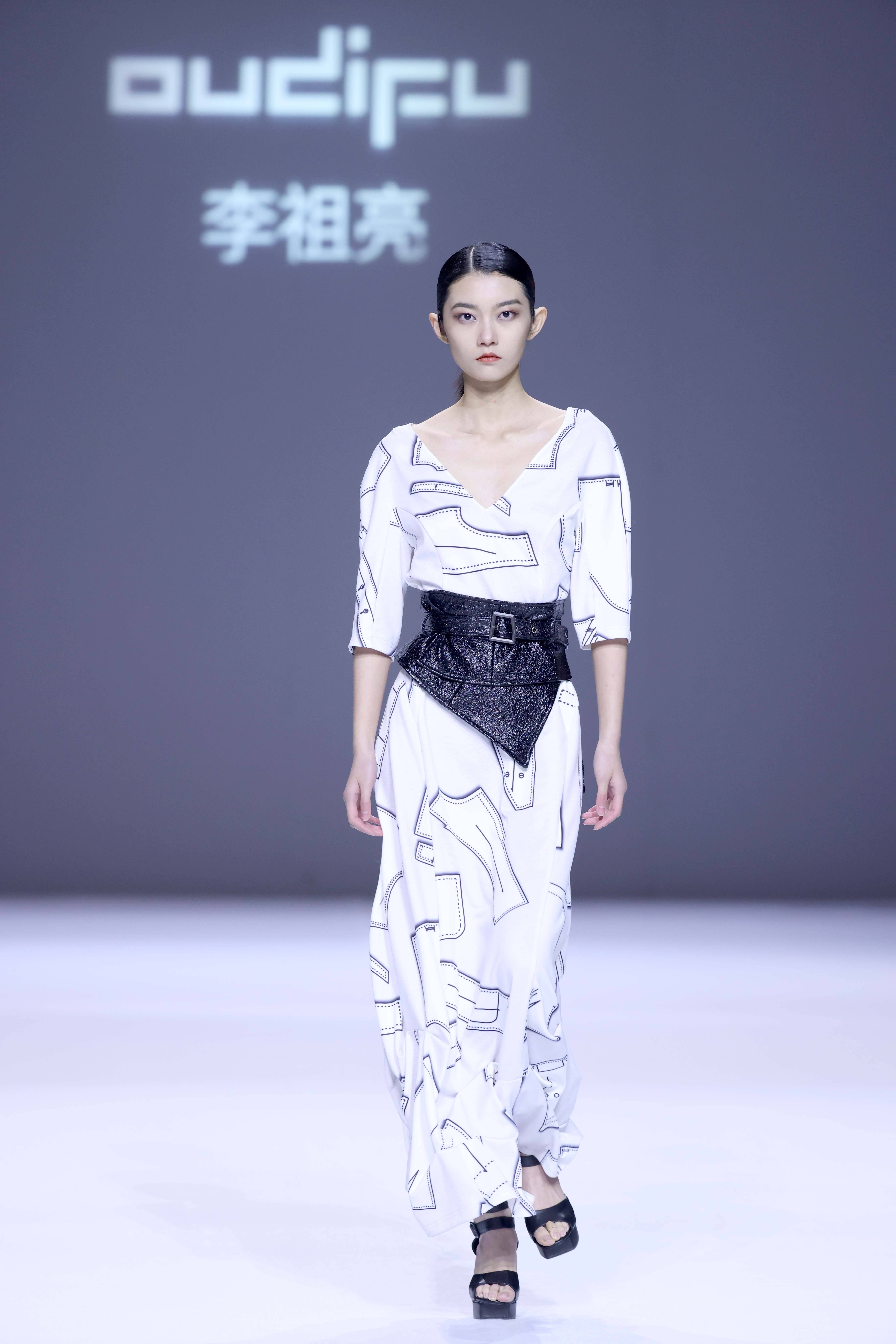 "欧蒂芙·李祖亮"时装发布会在京举行