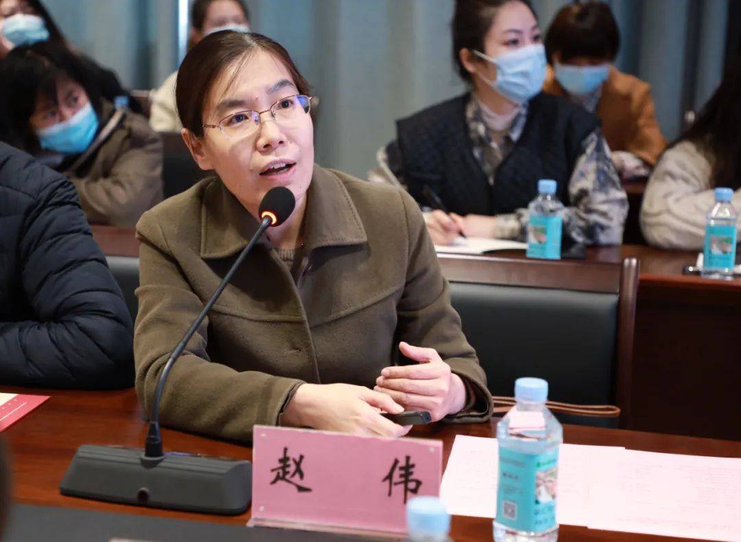 邢丽华教授远程视频致辞副院长梁贤栋致欢迎辞为促进呼吸与重症医学科