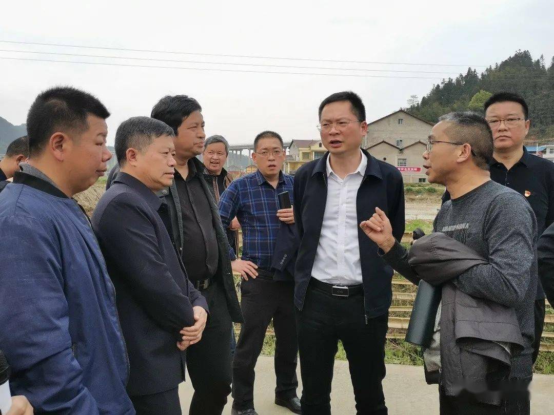 会上,安化县副县长廖小甫就全县春耕早稻生产工作作了报告,并就下段