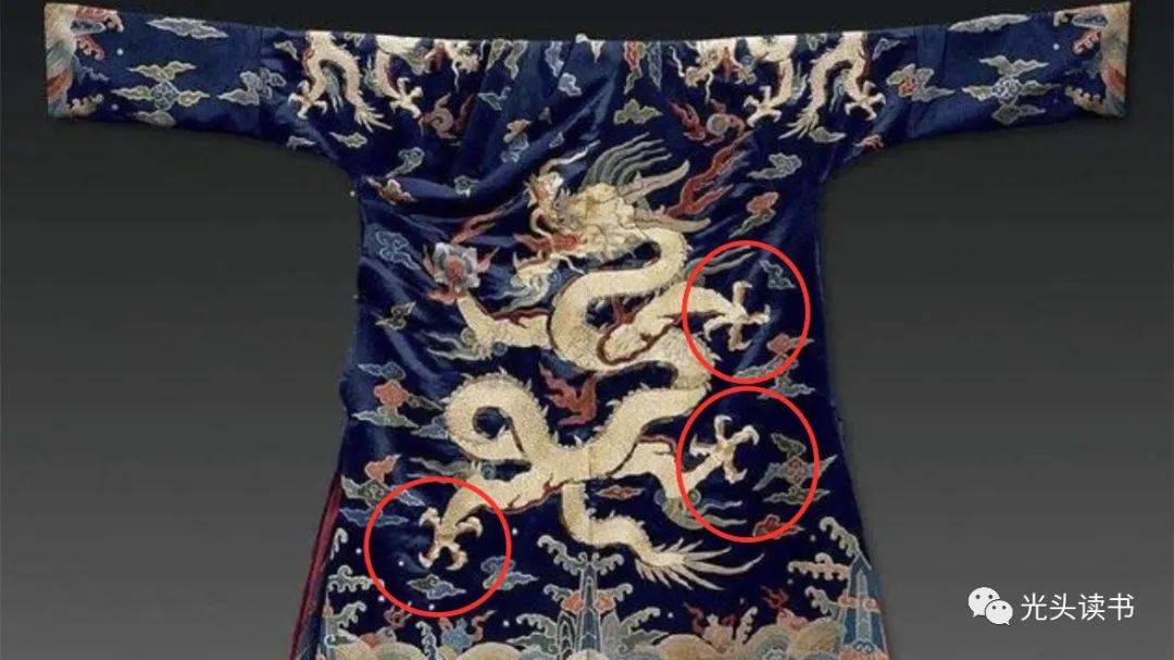 蟒从表面看会很像,差别不大,区分它们的主要方式就是数它们有几只爪子