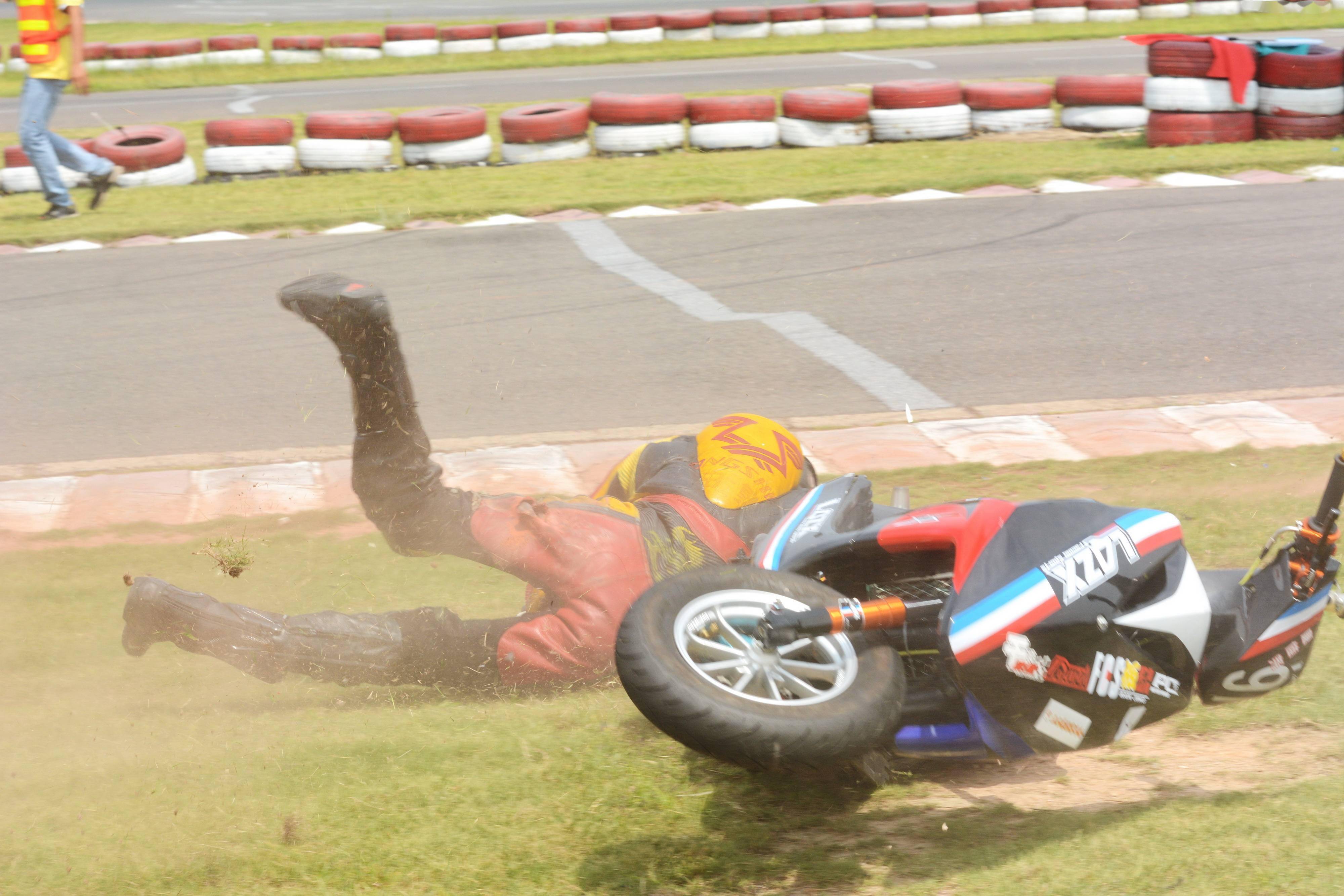 回顾2015 第一届 伟业达杯:摔车集