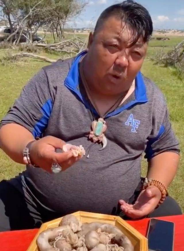 泡泡龙式悲剧再次上演千万网红脸上现黑斑昏睡不醒求救无人理