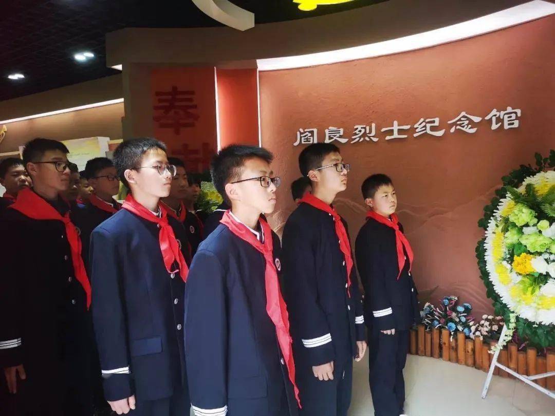 活动在阎良烈士陵园庄严宣誓西安铁一中航空城分校东校区的同学们3月