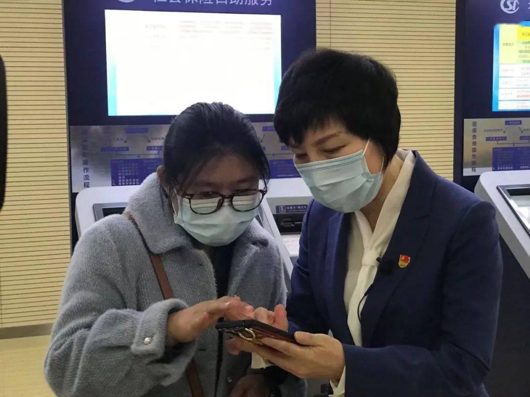体验异地就医备案流程3月31日上午,市医保局党组书记,局长杨天悦再次