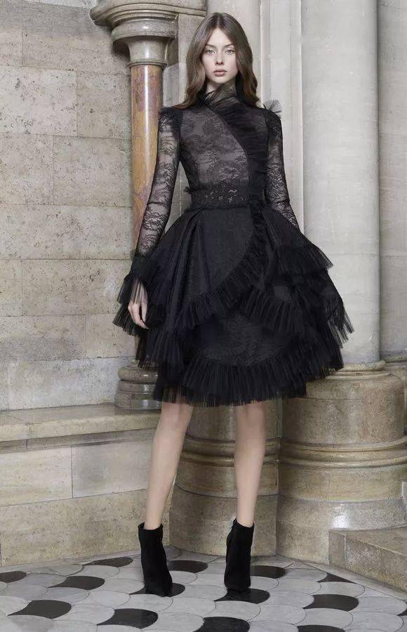 要多浪有多浪!黎巴嫩高定仙牌ashi studio 的大波浪仙裙美到窒息了惹