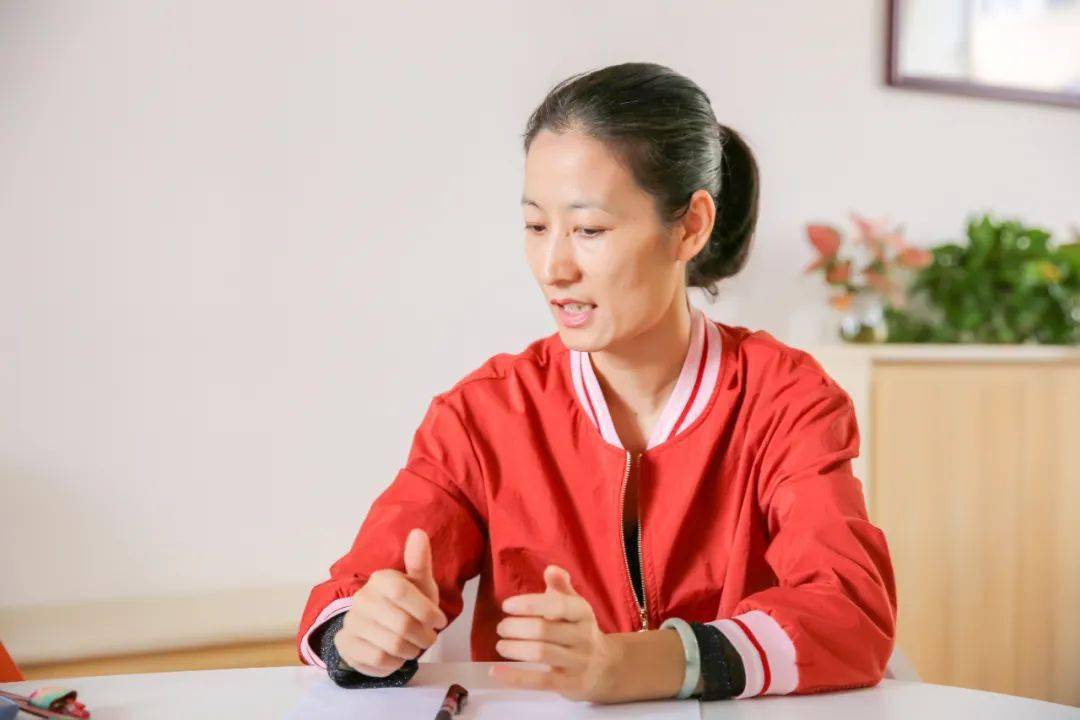 这位湘妹子有点"倔",选择了这条路后一直勇往直前_肖建玲