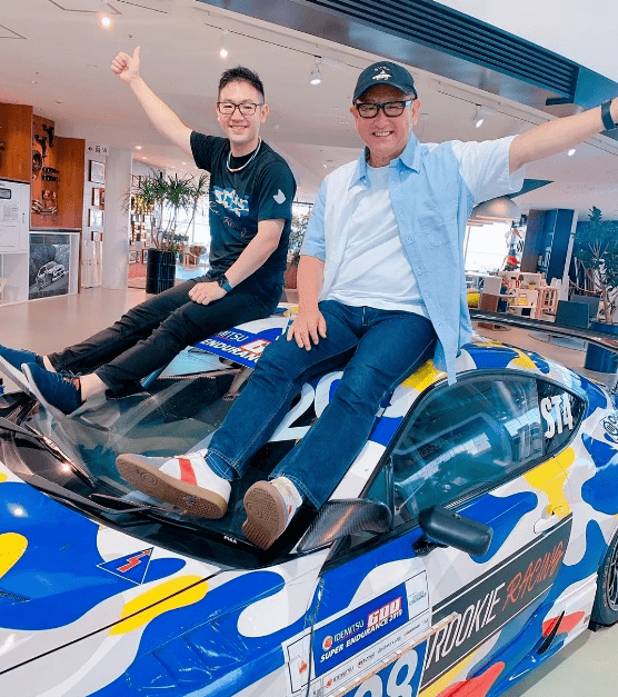 第三代,丰田喜一郎的长子丰田章一郎,与三井银行原董事的女儿三井博子